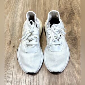 adidas Women POD-SE.1 Sneaker White / White Size 7 EUC